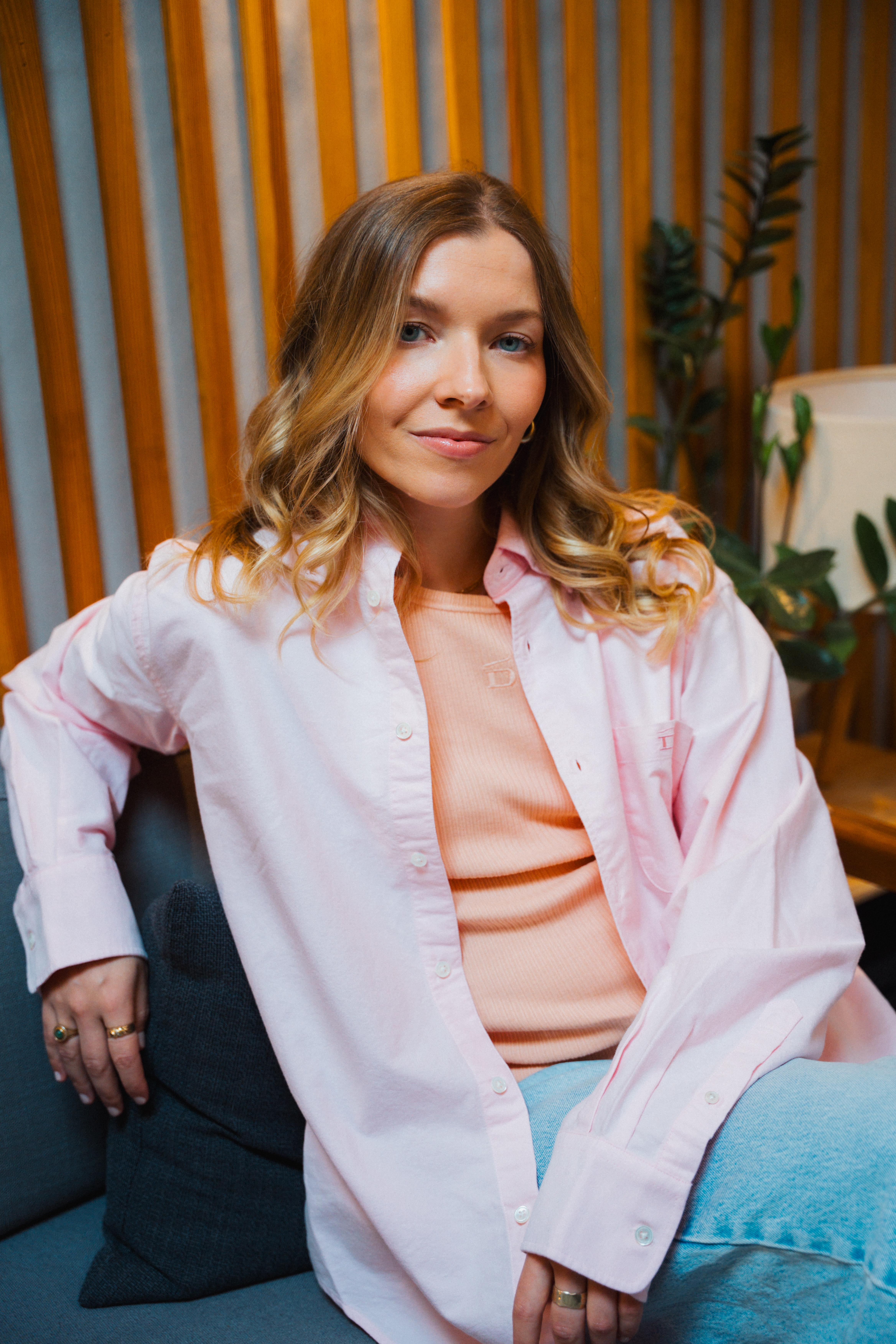 Annabella mit Top und Bluse